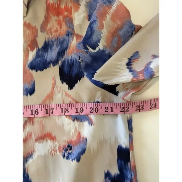 Chicos 2 Abstract Floral Blouse Top V Neck Roll Tab Slv Flowy Silky Satin Large - Picture 14 of 16